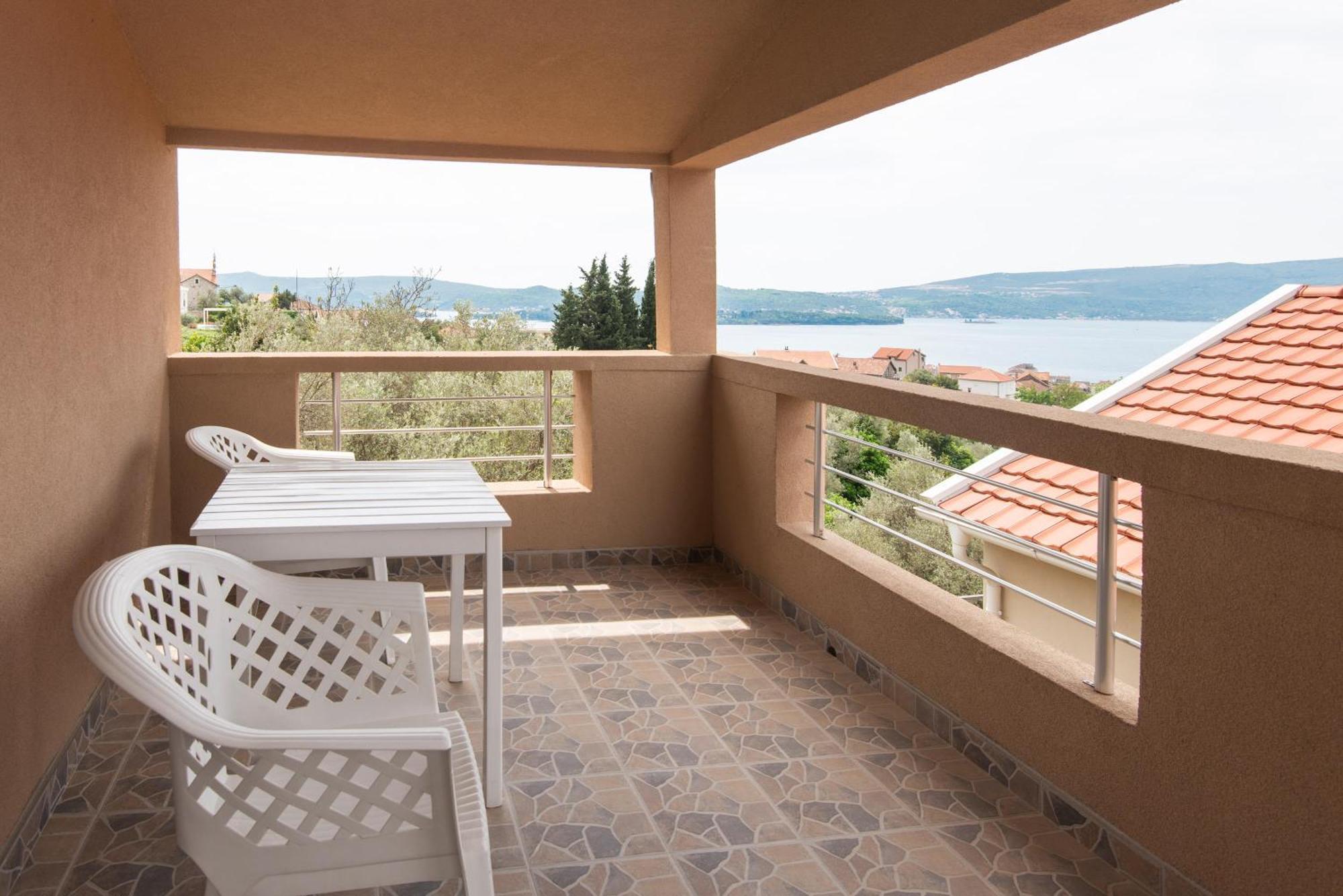 Hillside Vista Apartments Tivat Dış mekan fotoğraf